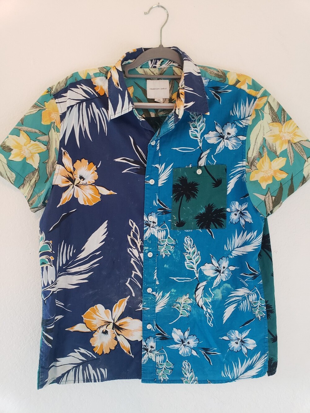 American Eagle Mens Large Colorful Unique Hawiian Button Up Short Sleeve Shirt